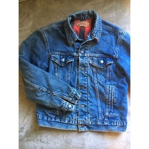 VINTAGE Levi denim jean jacket w/ flannel lining!